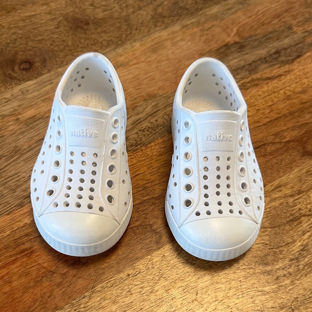 Native c6 shoes in eggshell